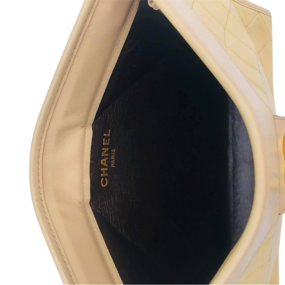 ChanelSize approx Length 9.3” Height 6.7”Depth 1.8 - Picture 9 of 12